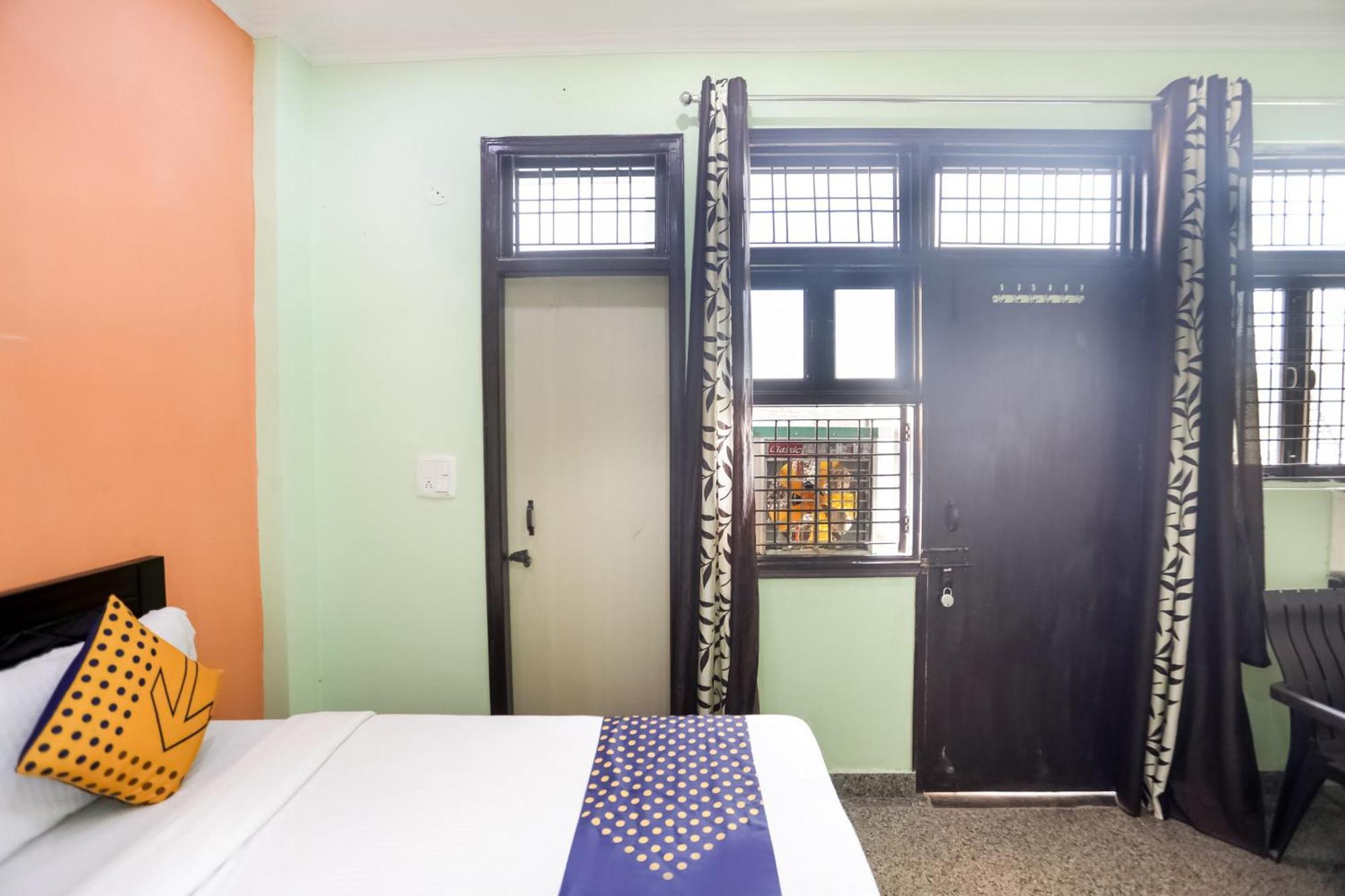 Spot On Main View Guest House Near Leisure Valley Park Γκουργκάον Εξωτερικό φωτογραφία