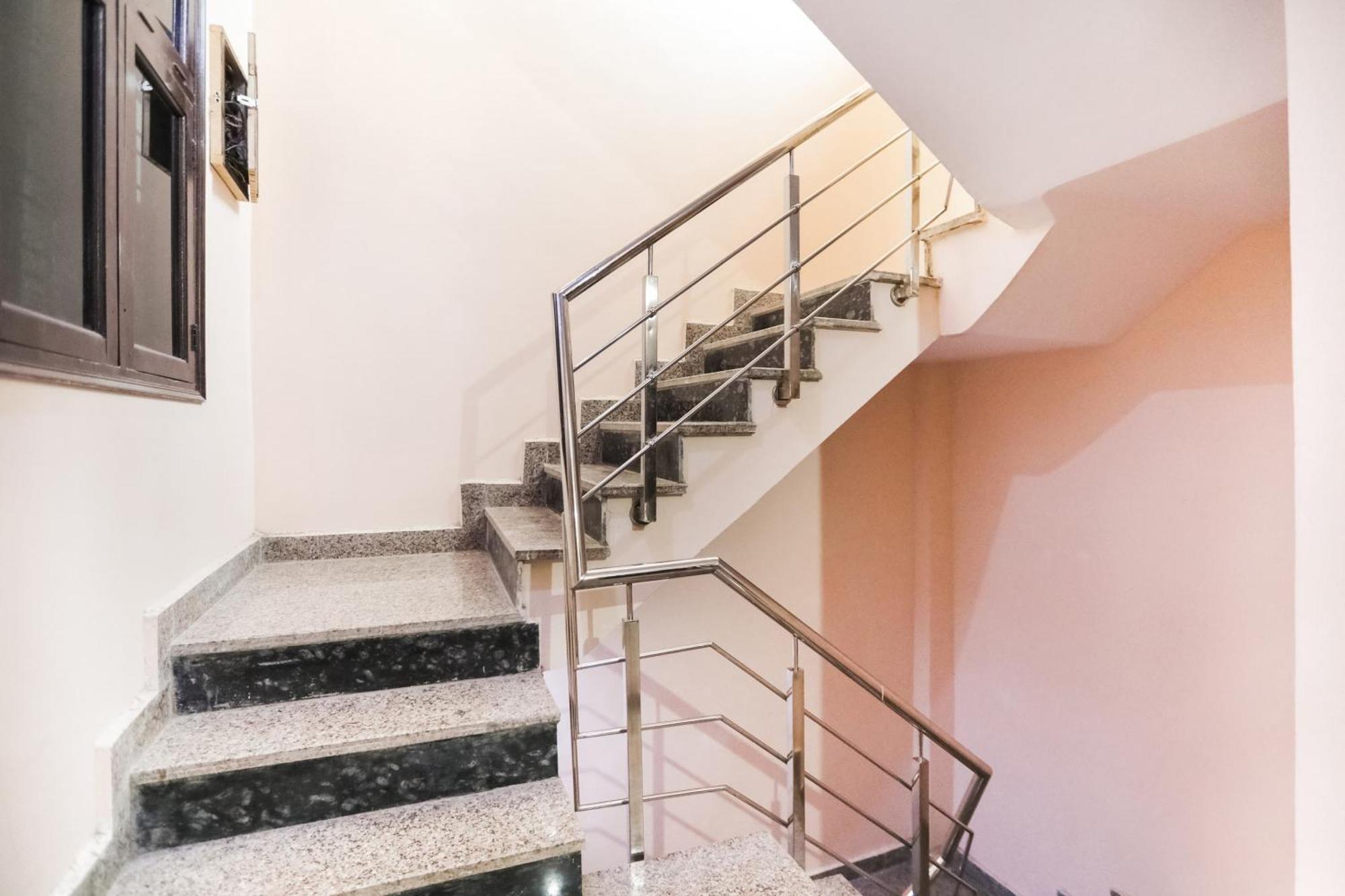 Spot On Main View Guest House Near Leisure Valley Park Γκουργκάον Εξωτερικό φωτογραφία